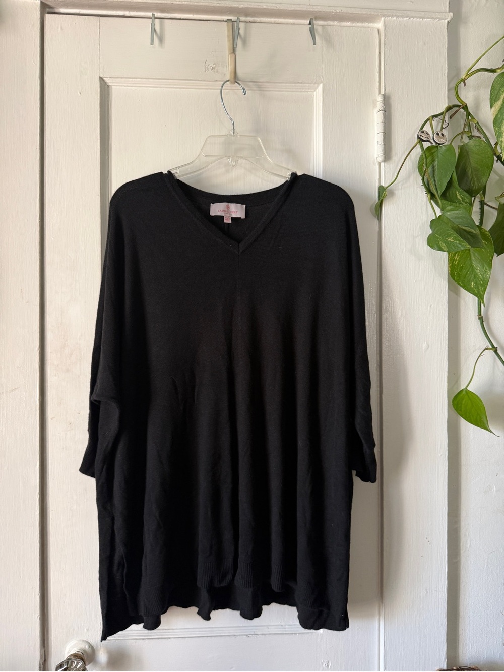 Laurie Felt Black V-Neck Lightweight Pullover